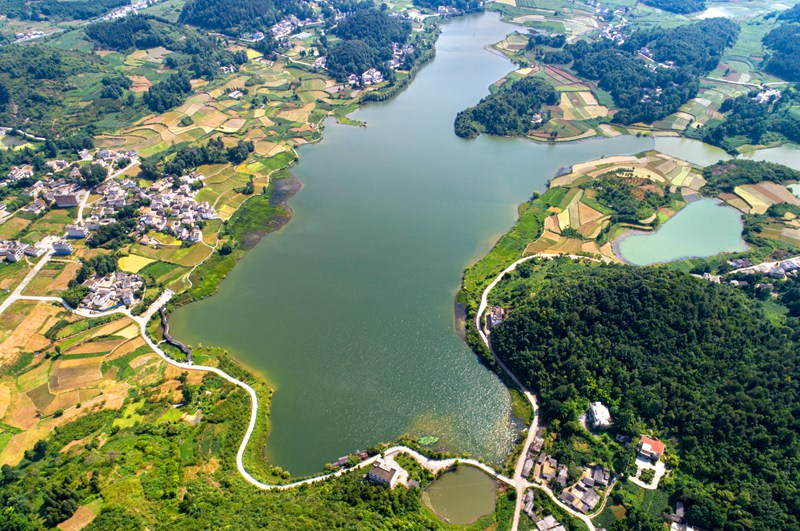 2022年6月21日拍攝的貴州省黔西市綠化白族彝族鄉(xiāng)大海子村（無人機照片）。