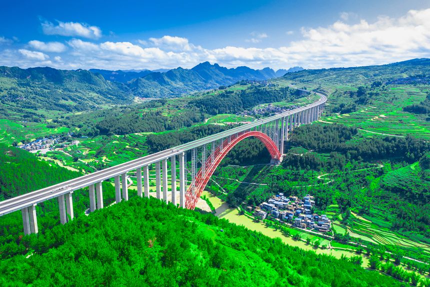 平塘至羅甸高速公路大小井大橋。劉葉琳 攝