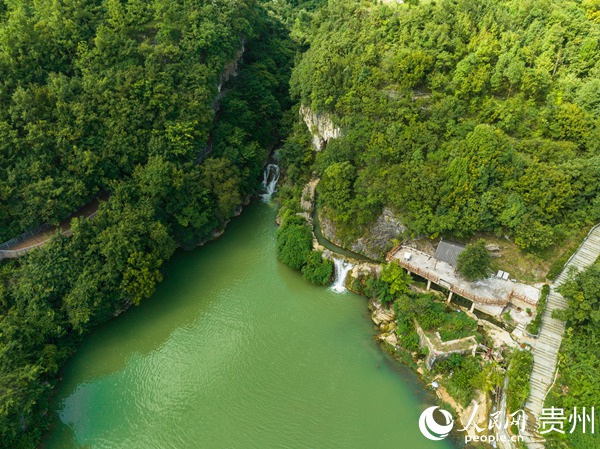 航拍車田村天鵝湖一景。人民網(wǎng) 陽茜攝
