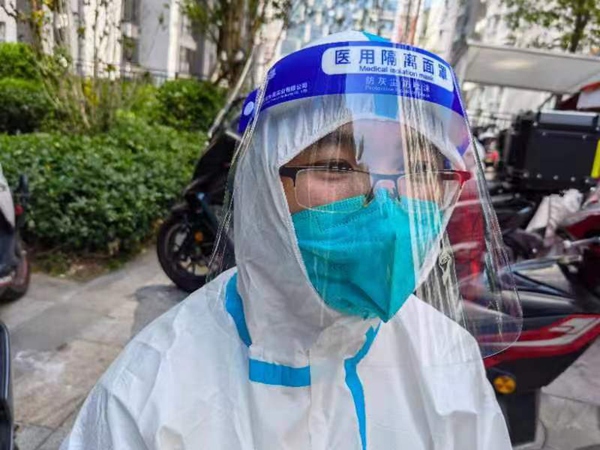 歐文武在工作之余，進(jìn)行短暫的休息。受訪者供圖