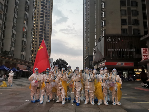 石玉萍與她的戰(zhàn)疫隊友
