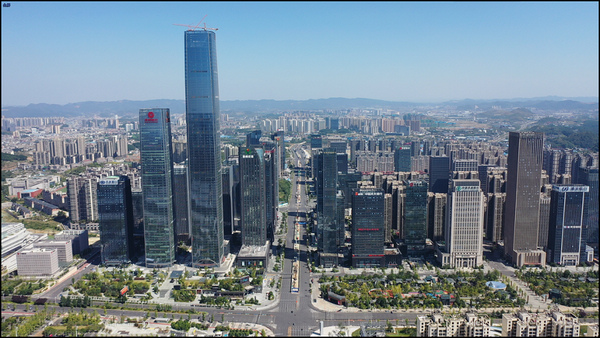 晨光中的觀山湖街景。