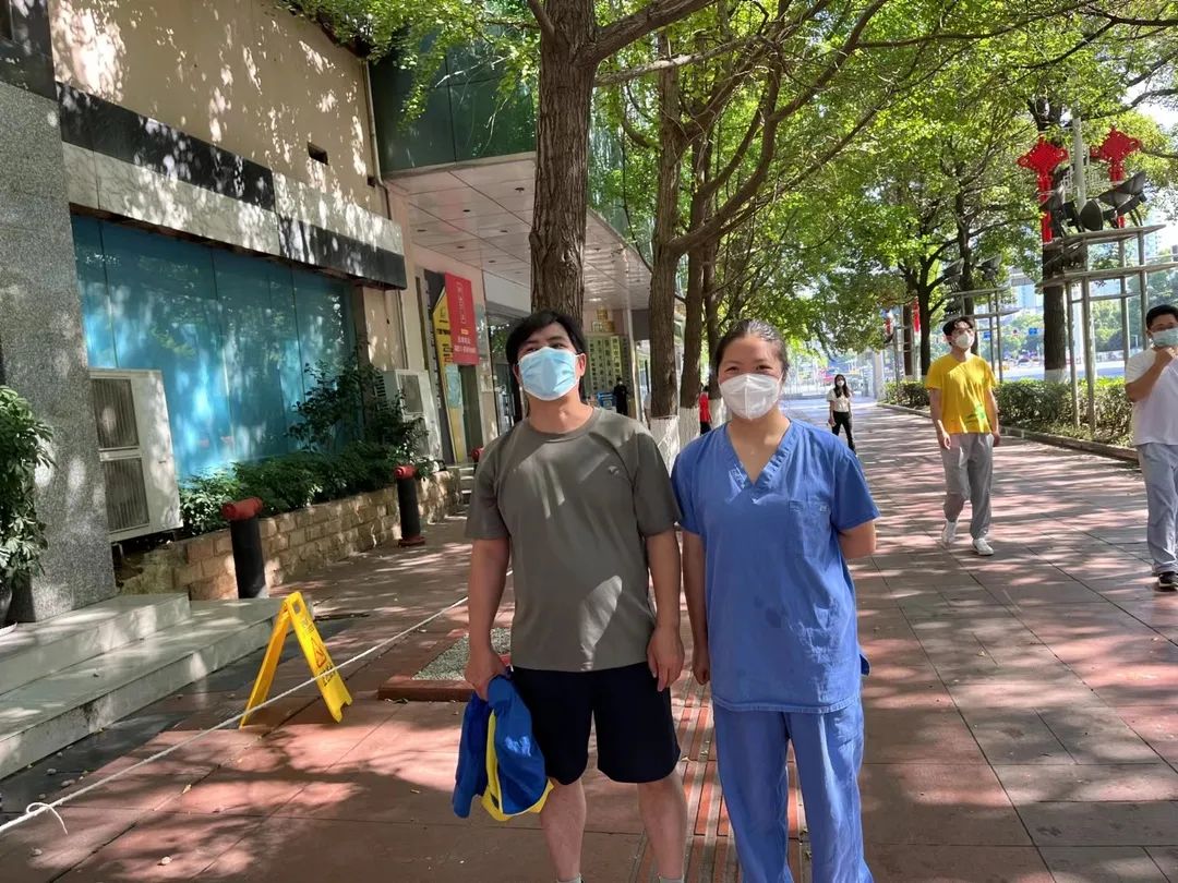 湯樸生與沈真燕。