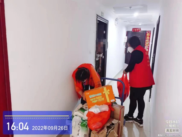 3視頻中剩余的物資是為轄區(qū)老弱病殘和困難群眾準(zhǔn)備的，居委會當(dāng)日已按照梳理出的名單進(jìn)行了發(fā)放。