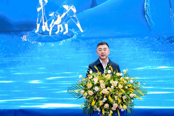 遵義市委常委、副市長王龍致辭。