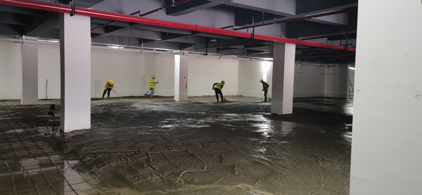 多彩貴州城10號地塊（多彩?瀾庭）項目室內樓地面施工。
