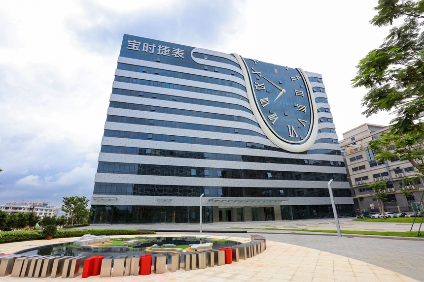 巨大鐘表與建筑融為一體。受訪企業(yè)供圖