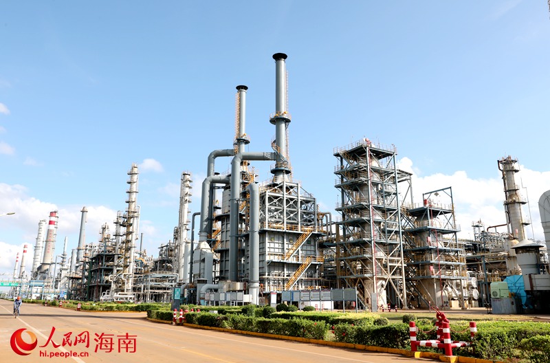 海南煉化廠區(qū)。人民網 符武平攝
