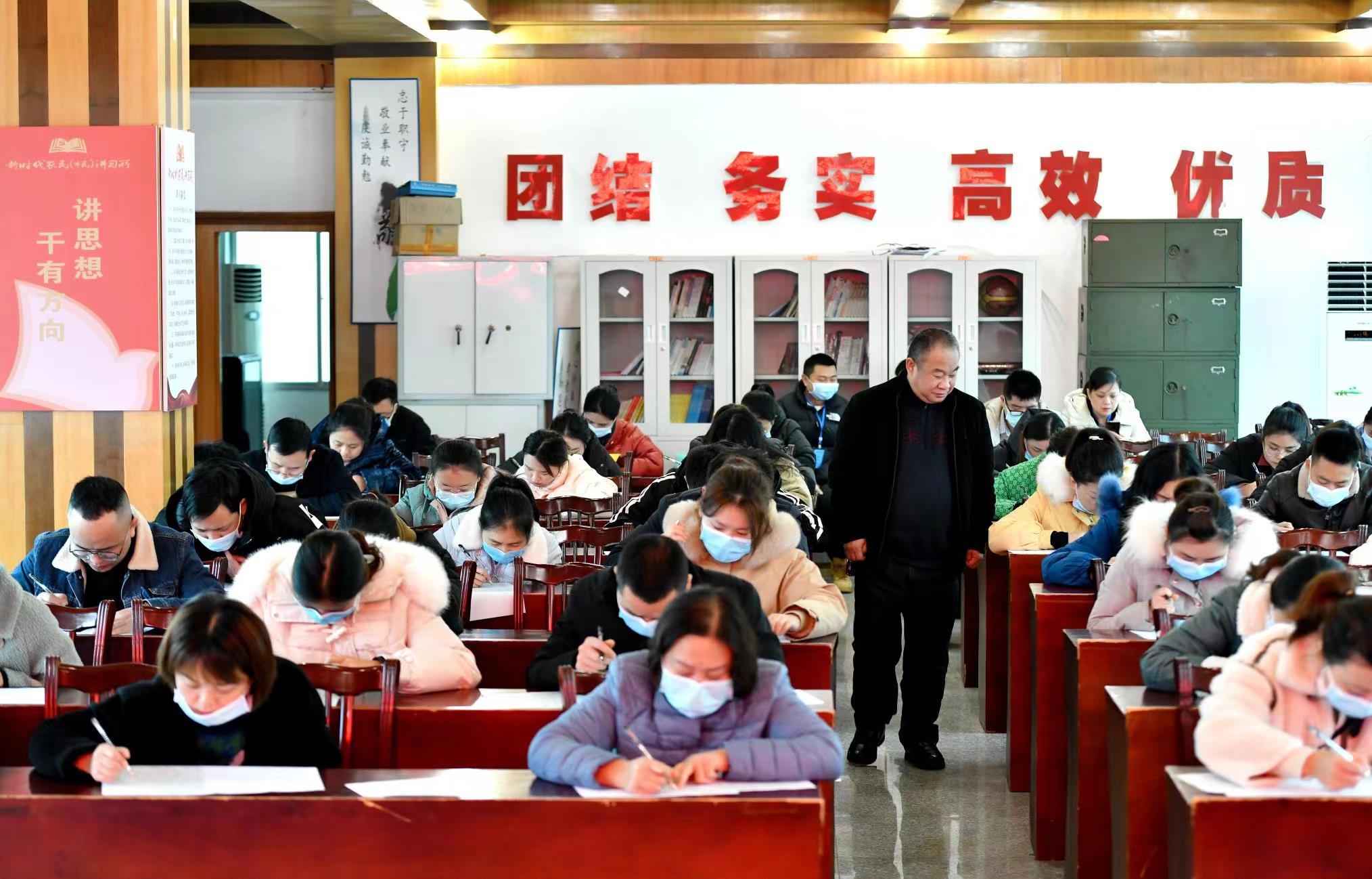 平壩區(qū)舉辦首屆中醫(yī)藥系統(tǒng)技能競賽。