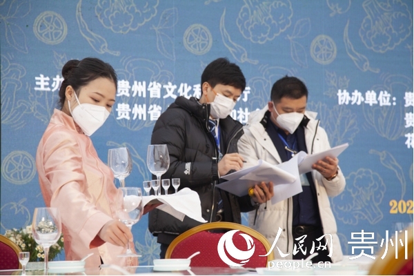 貴州積極開(kāi)展餐飲技能大賽推動(dòng)文旅加快復(fù)蘇。人民網(wǎng) 龍章榆 攝