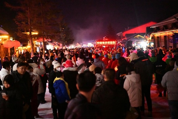 中國雪鄉(xiāng)景區(qū)里，雪韻大街熱鬧非凡。中國雪鄉(xiāng)景區(qū)供圖
