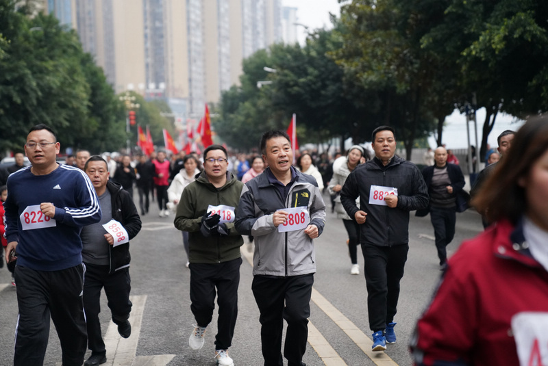 長(zhǎng)跑現(xiàn)場(chǎng)。孫磊攝