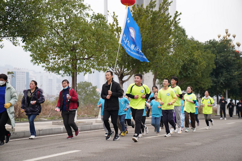 長(zhǎng)跑現(xiàn)場(chǎng)。孫磊攝