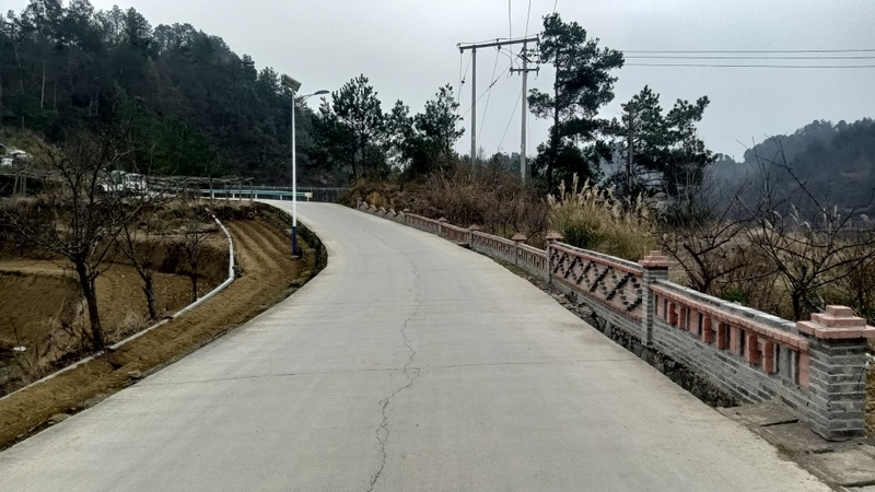 修文縣谷堡鎮(zhèn)天生橋村公路沿線 張波 攝.jpg