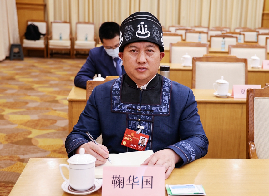 全國人大代表，貴州省石阡縣龍?zhí)伶?zhèn)困牛山村黨支部書記、村委會主任鞠華國。受訪者供圖
