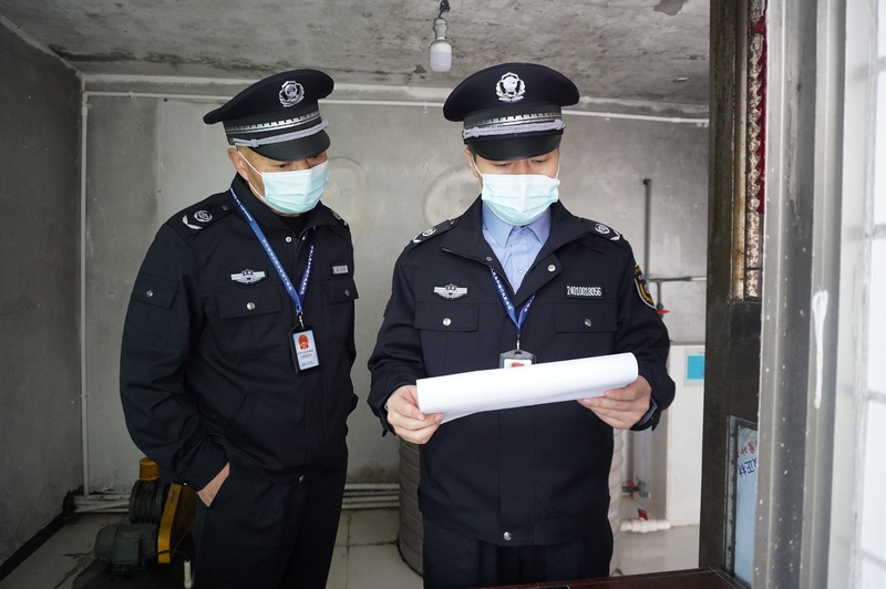 支隊隊員正在執(zhí)法。貴陽市水政監(jiān)察支隊供圖