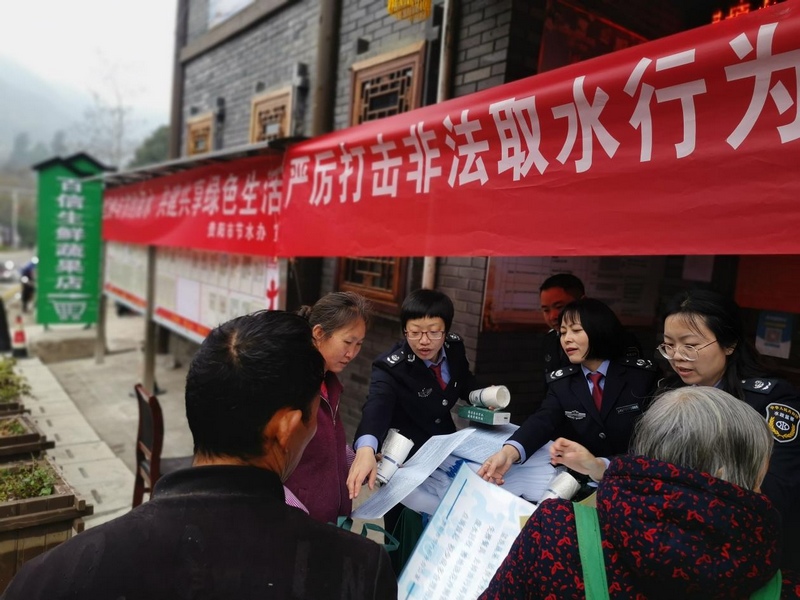 下鄉(xiāng)進行普法宣傳。貴陽市水政監(jiān)察支隊供圖