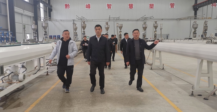 王金源到園區(qū)走訪工業(yè)企業(yè)。