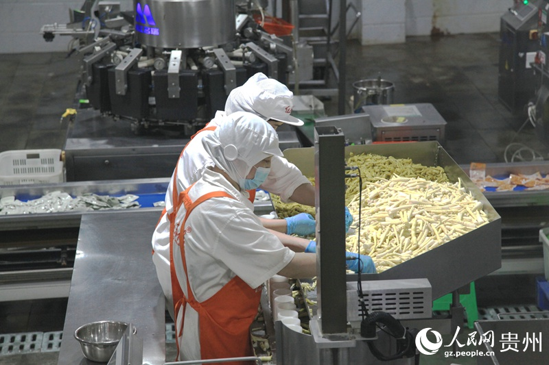 竹筍產品加工車間。人民網(wǎng) 龍章榆 攝