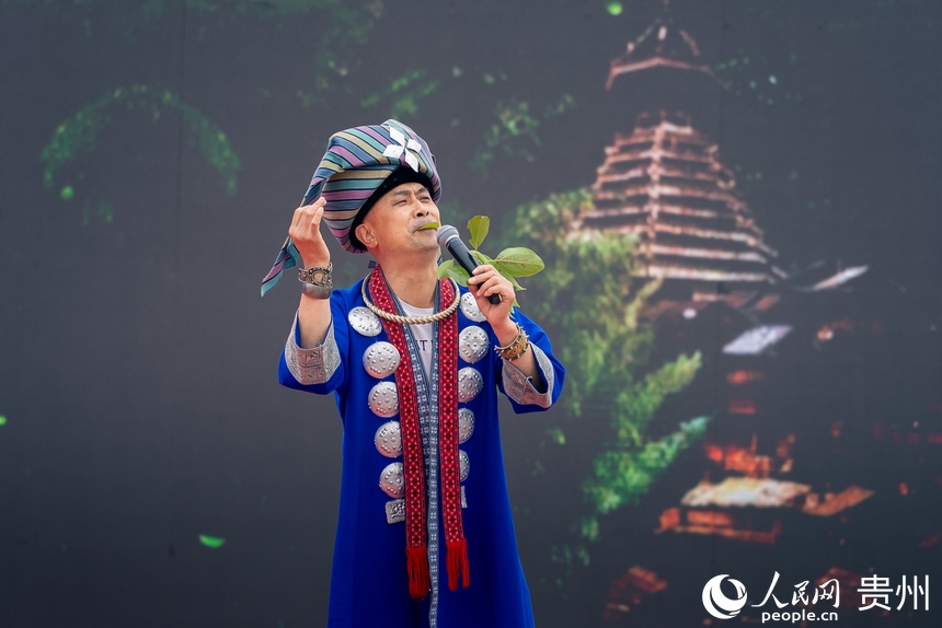 活動現(xiàn)場表演的木葉獨奏《天宮怨》。人民網(wǎng)記者 涂敏攝
