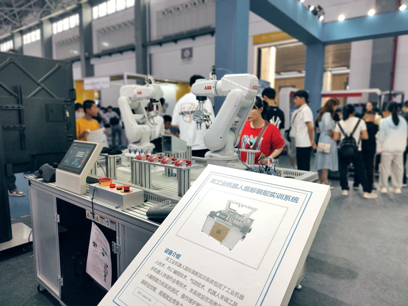 現(xiàn)場展示設(shè)備。