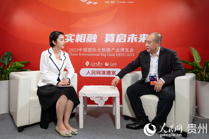 1+太極計(jì)算機(jī)股份有限公司總裁仲愷接受人民網(wǎng)專訪。人民網(wǎng)+涂敏+攝