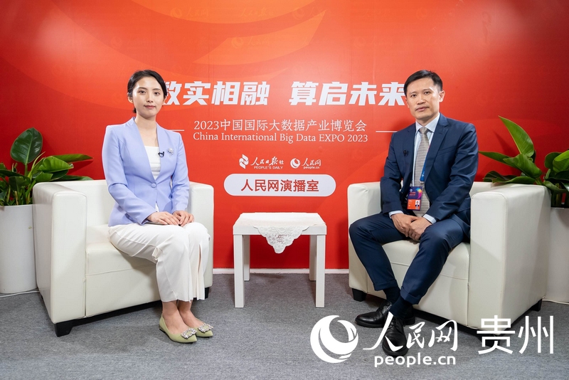 中國(guó)移動(dòng)貴州公司副總經(jīng)理李偉接受人民網(wǎng)專訪。人民網(wǎng)記者 涂敏攝