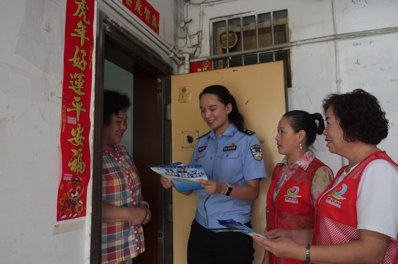 入戶宣傳反詐知識(shí)。