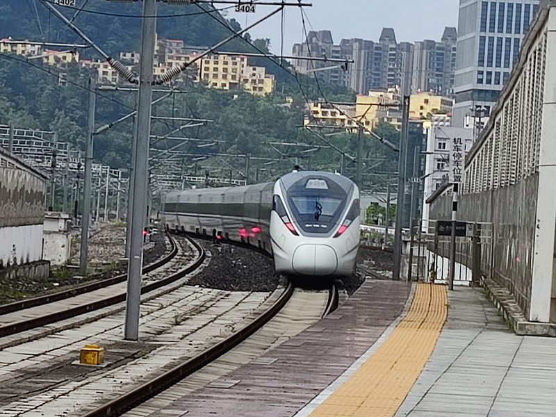 貴南高鐵貴州段進入運行試驗階段。王帥 攝