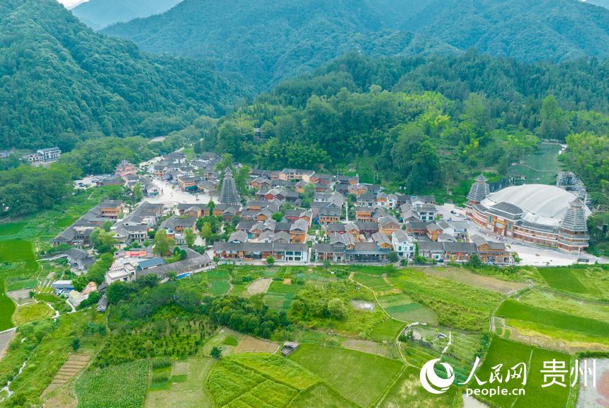 航拍寨沙侗寨。人民網(wǎng) 陽茜攝