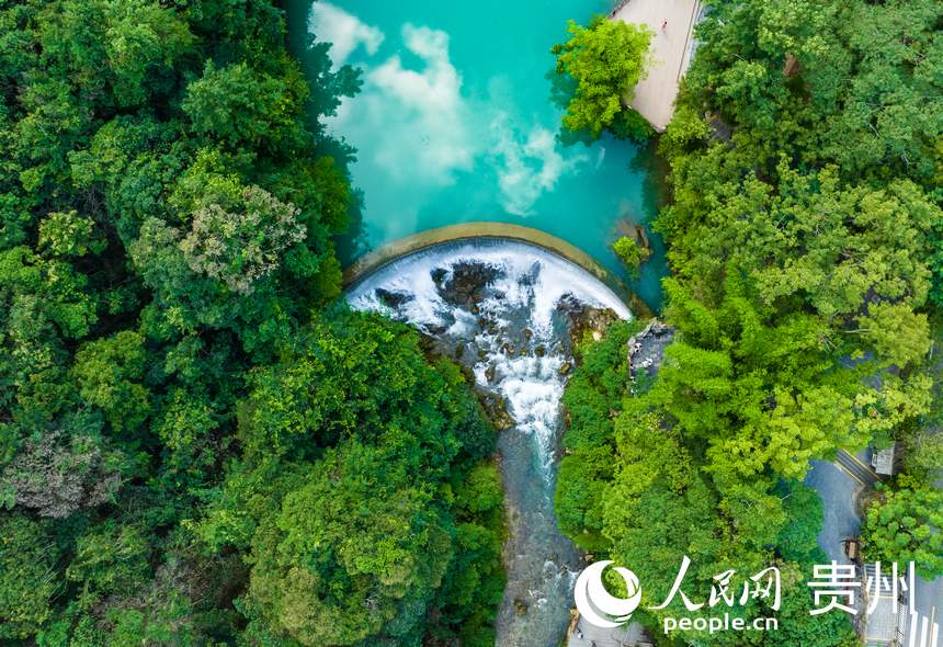 小七孔景區(qū)被譽(yù)為“超級(jí)盆景”。人民網(wǎng) 陽茜攝