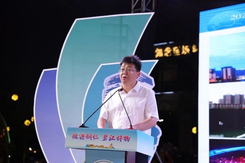 碧江區(qū)委副書記、區(qū)長張勇出席并作資源推介。