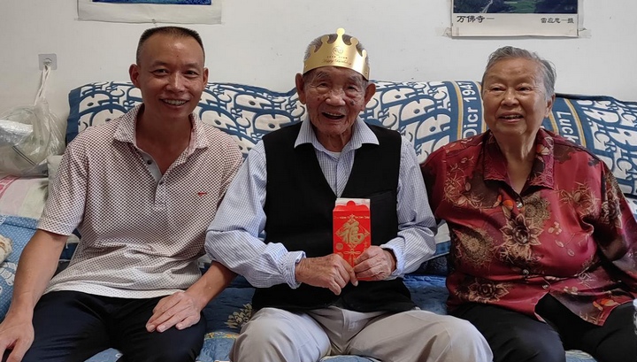 送生日祝福。