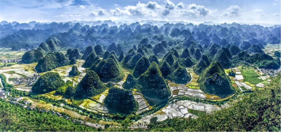 黔西南萬(wàn)峰林。