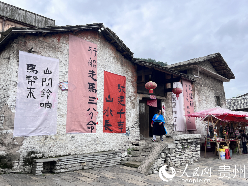 屯堡寨子風(fēng)光。 人民網(wǎng) 陳潔泉攝