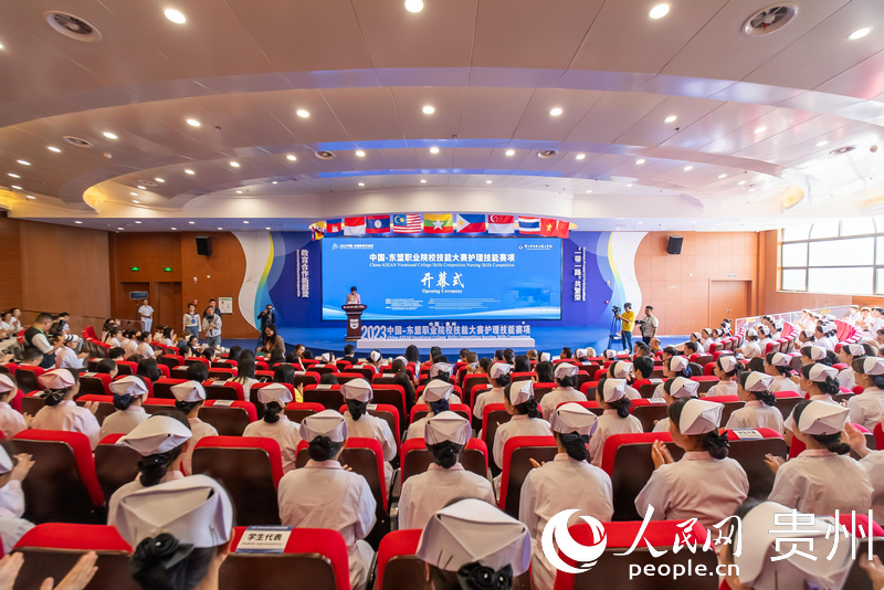 1+2023中國—東盟職業(yè)院校技能大賽護理技能競賽開幕現(xiàn)場。人民網(wǎng)記者 涂敏攝