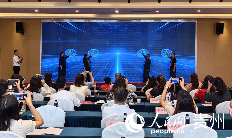 “微影黔行——大學(xué)生思政教育文化平臺”正式啟動。人民網(wǎng) 李麗萍攝