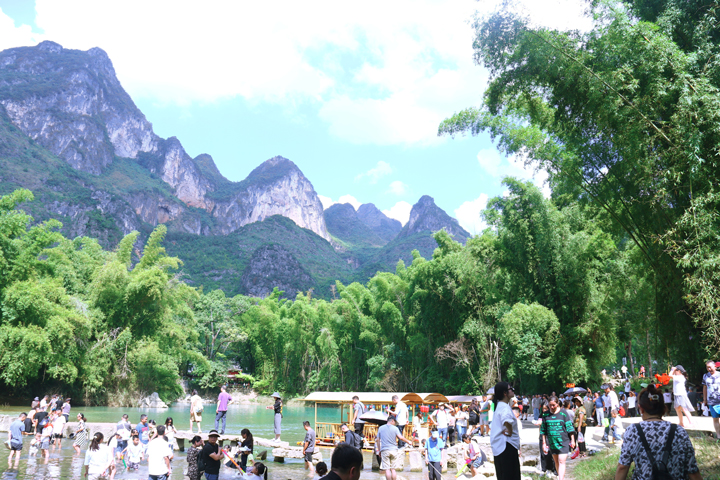 大小井風(fēng)景區(qū)人山人海。