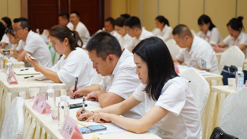 觀山湖區(qū)一體化監(jiān)督執(zhí)紀(jì)執(zhí)法協(xié)作單位紀(jì)檢監(jiān)察干部能力素質(zhì)提升培訓(xùn)班上，學(xué)員正在認(rèn)真聽課。觀山湖區(qū)紀(jì)委監(jiān)委供圖_副本