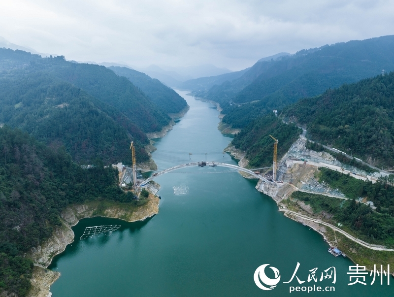 航拍劍河錫繡大橋。人民網(wǎng) 陽茜攝