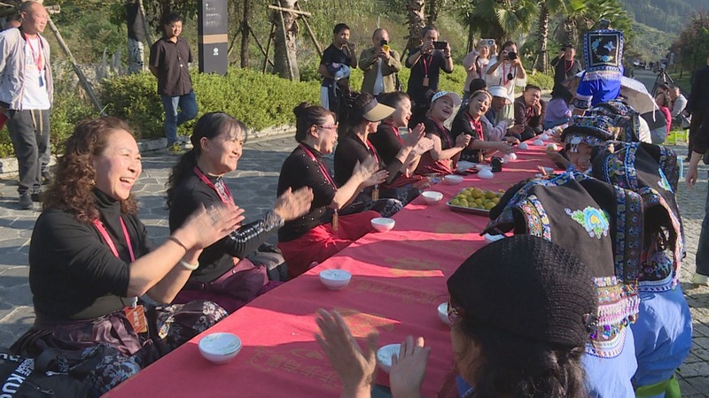 2023年修文縣六屯鎮(zhèn)桃源村“音樂(lè)節(jié)”長(zhǎng)桌宴。