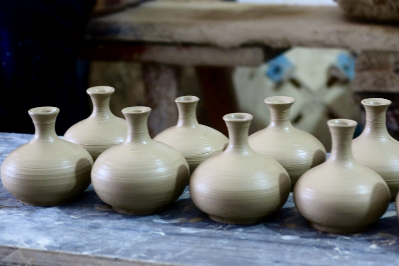 母先才制做的陶藝作品。楊锏 攝