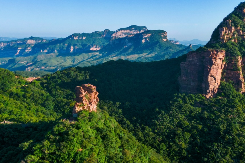 棋盤山。 褚付金攝