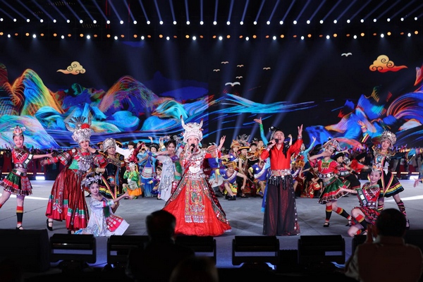 611月7日，2023年全國廣場舞大會成果展示——廣場舞之夜在觀山湖區(qū)民族大聯(lián)歡廣場舉行。貴陽市文旅局供圖.jpg
