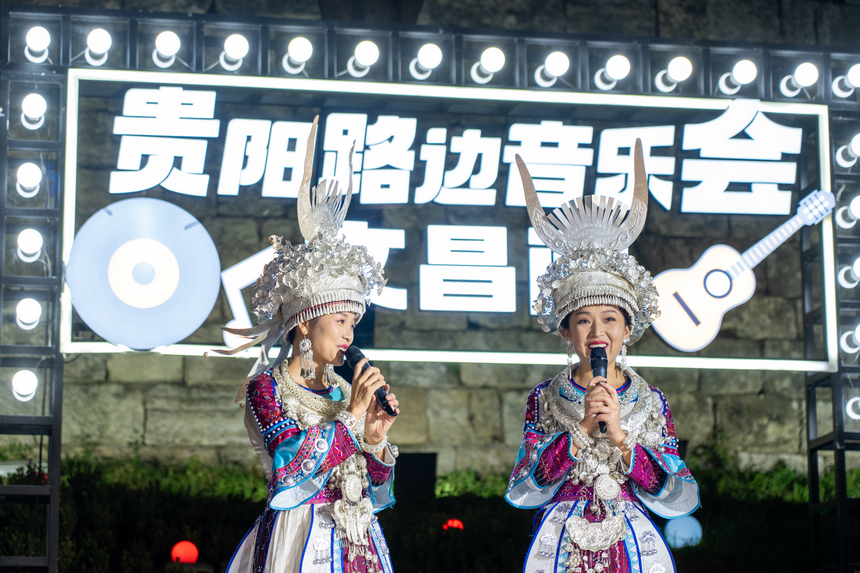 民族風(fēng)情歌曲表演。李儒鑫攝