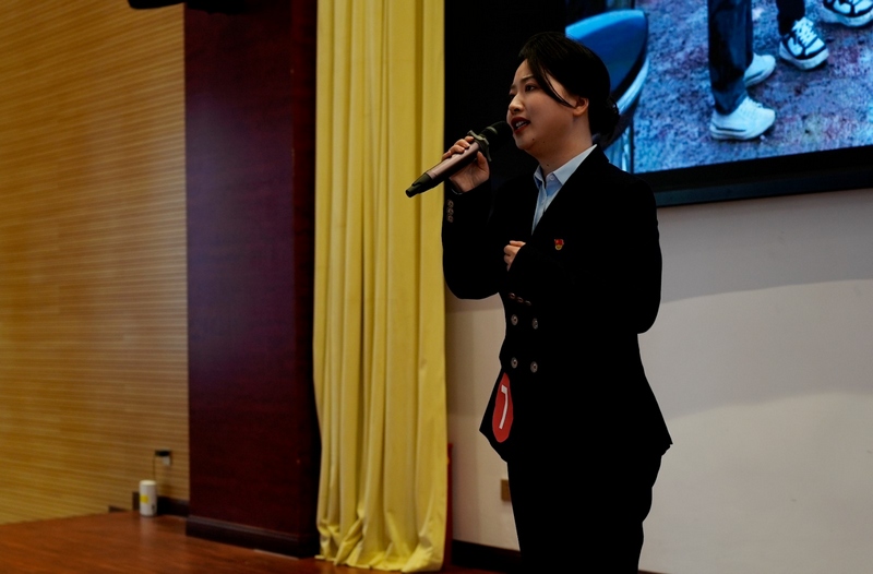 (4)選手在激情演講.jpg