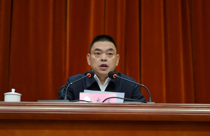 唐友波發(fā)言。