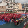 近日，鎮(zhèn)寧自治縣實驗小學開展一二年級無紙筆趣味測試活動，操場上人頭攢動，十分熱鬧......
