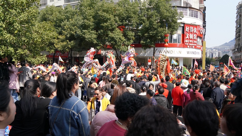 觀看表演的市民群眾。