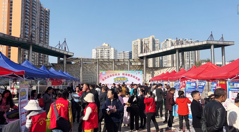 招聘現(xiàn)場 (3).jpg